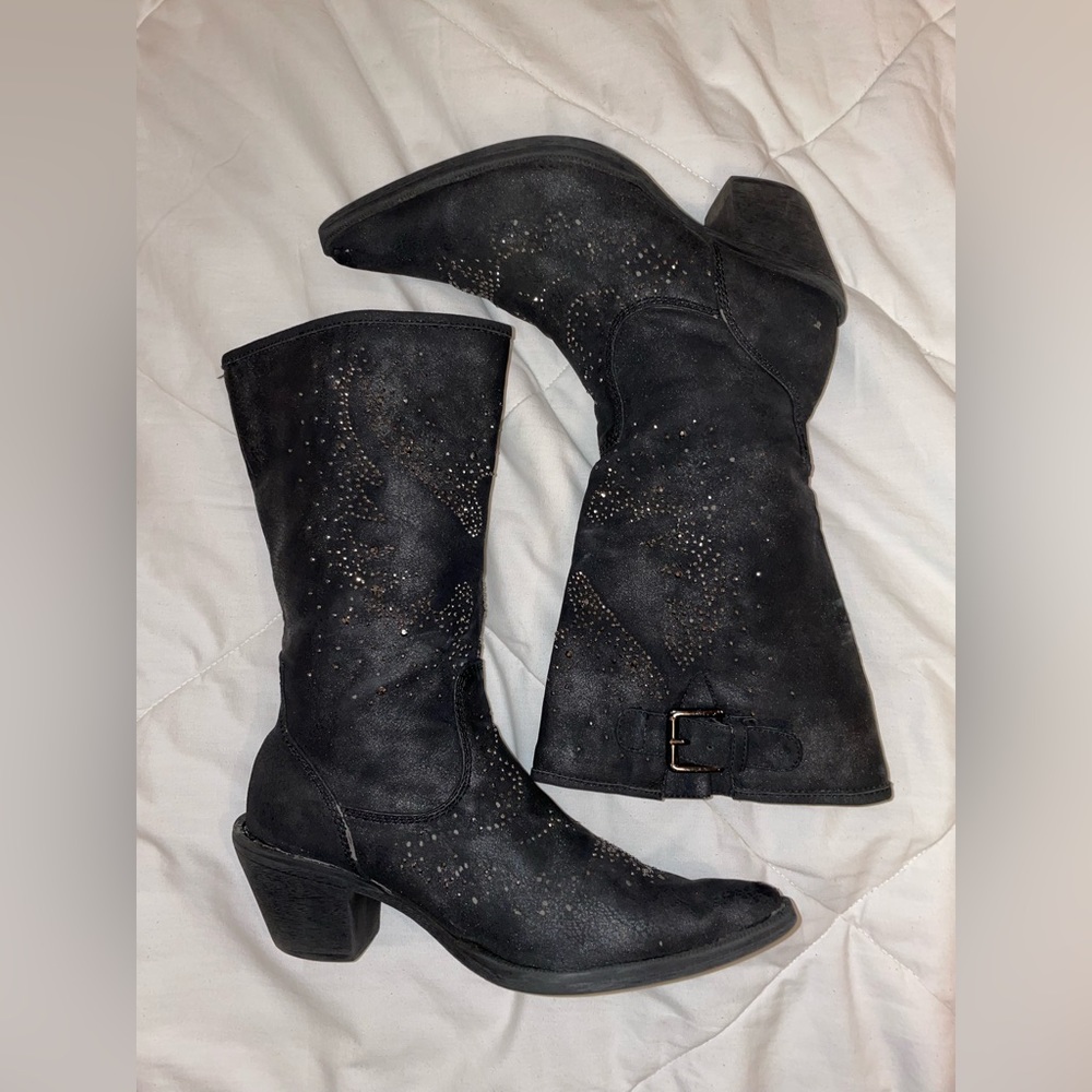 Beautiful Roper cowgirl boots. Black, women's size 7. Man made materials.